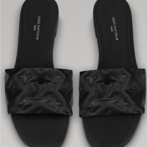 Authentic LV Revival flat mules . Size 40⭐️⭐️⭐️